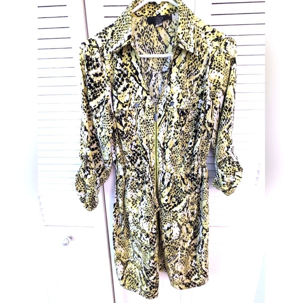 Alfani Women's sz 6 Soft Snake-Print Lime Mini Shirt Dress Tabs Zipper Stretch